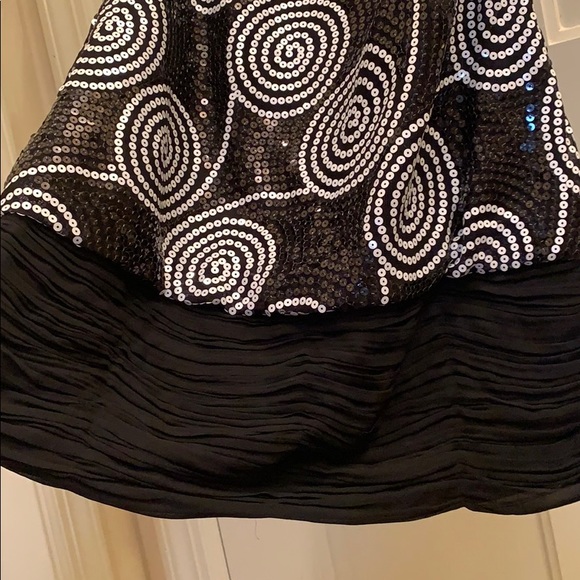 Dress - Picture 5 of 8